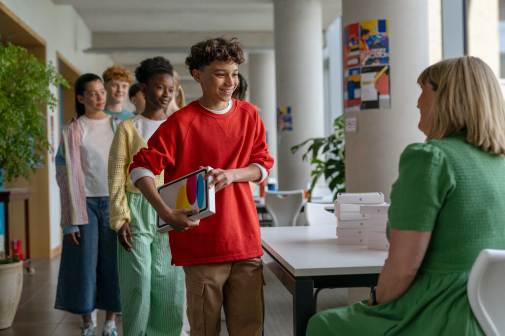 Behörden 4 EDU library shoot at St. Paul’s School in London, United Kingdom.
05/29/2025